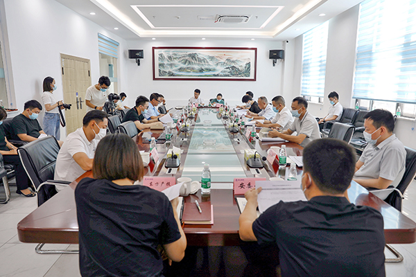 长沙经开区管委会主任张庆红一行调研AG恒峰科技 (4).JPG 长沙经开区管委会主任张庆红一行调研AG恒峰科技 (4).JPG