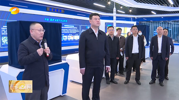 湖南省委政法委书记魏建锋调研AG恒峰科技 (2).png 湖南省委政法委书记魏建锋调研AG恒峰科技 (2).png