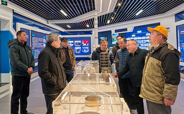 材料基因工程专家谢建新院士莅临AG恒峰科技考察 (1).jpg 材料基因工程专家谢建新院士莅临AG恒峰科技考察 (1).jpg